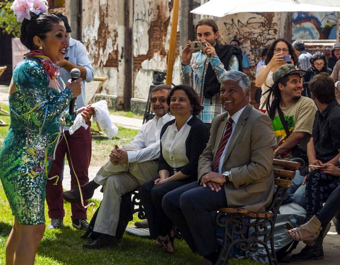 La Directora del Festival, Isabel Ibañez, indicó durante el lanzamiento que el FAV 2015 ha programado más de 77 actividades que se desplegarán desdelos cerros hasta la playa. La Directora del Festival, Isabel Ibañez, indicó durante el lanzamiento que el FAV 2015 ha programado más de 77 actividades que se desplegarán desdelos cerros hasta la playa.